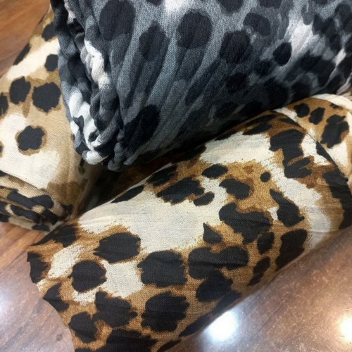 شال نخی طرح دار
